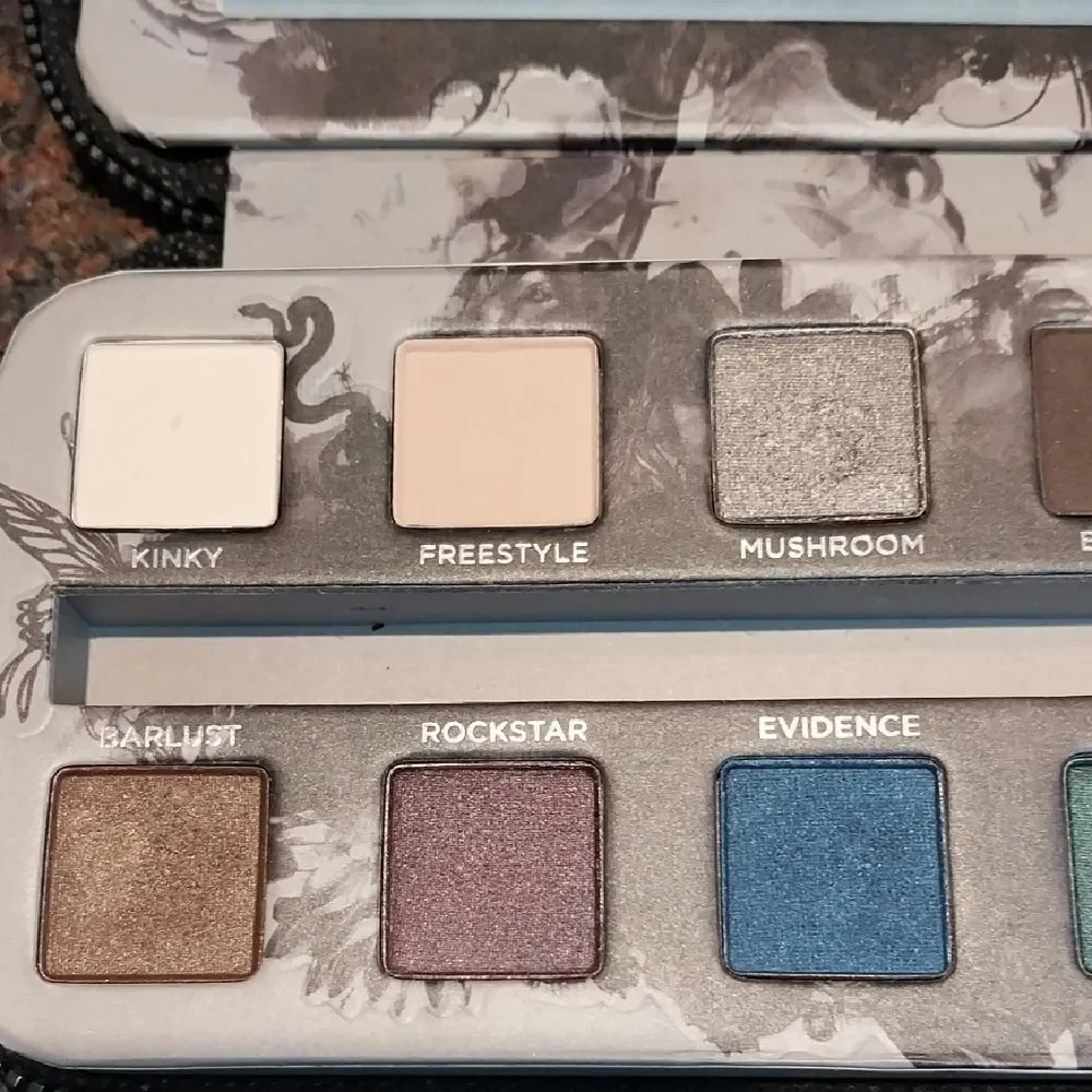 Urban Decay Smoked Eyeshadow Palette. NEW